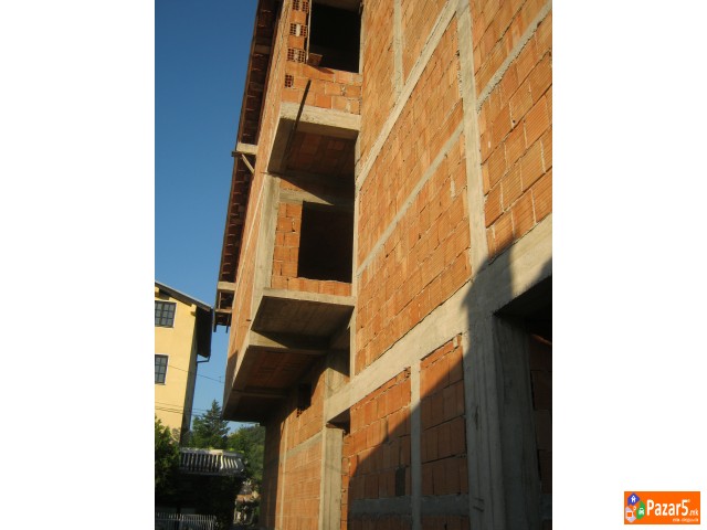 Продавам куќа карабина во центар на нас. Драчево 