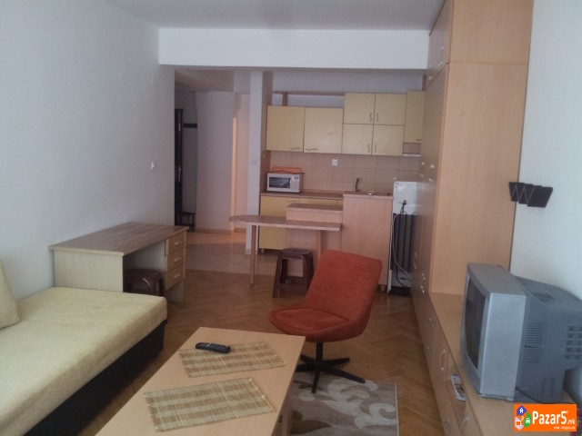 Се издава гарсоњера 33 м2 во населба Центар 