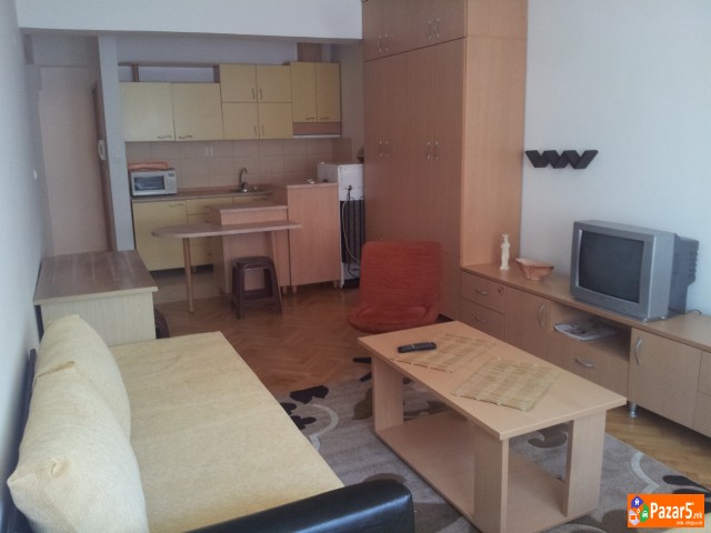 Се издава гарсоњера 33 м2 во населба Центар 