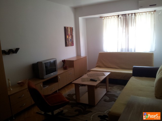 Се издава гарсоњера 33 м2 во населба Центар 