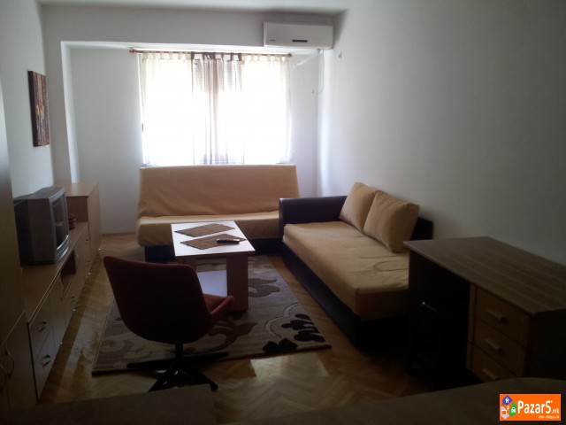 Се издава гарсоњера 33 м2 во населба Центар 