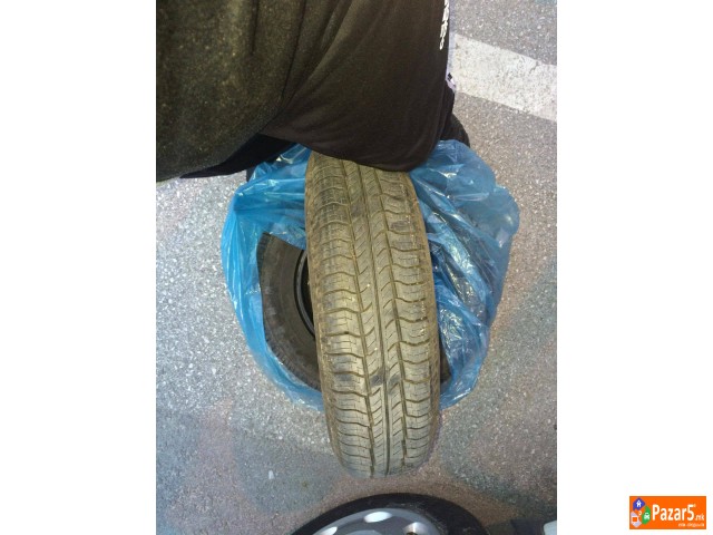 Prodavam Letni I Zimski Gumi