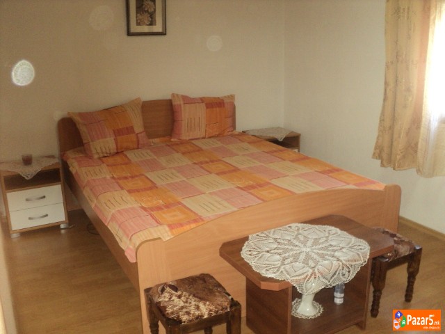 Izdavam Sobi Vo Ohrid Centar Kaj Komercijalna Bank