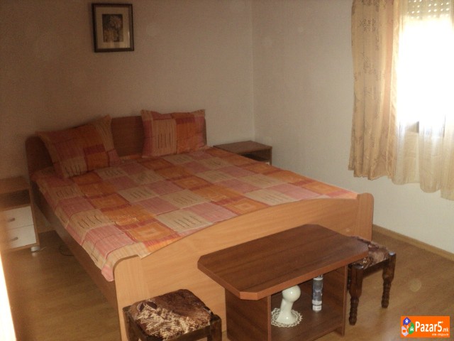 Izdavam Sobi Vo Ohrid Centar Kaj Komercijalna Bank