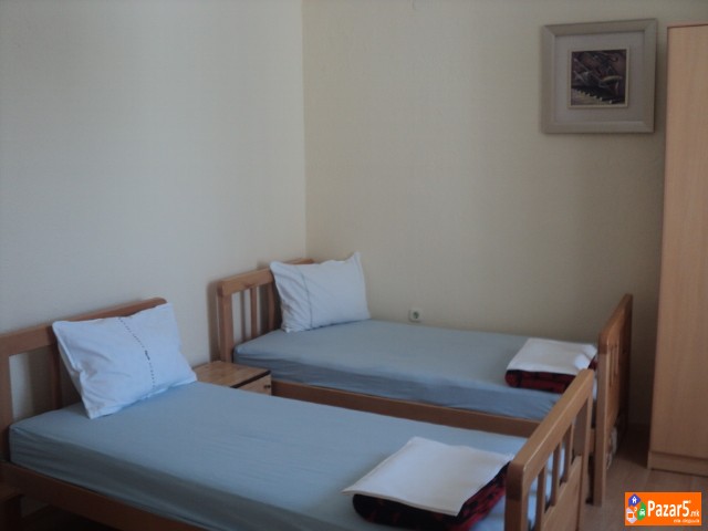 Izdavam Sobi Vo Ohrid Centar Kaj Komercijalna Bank