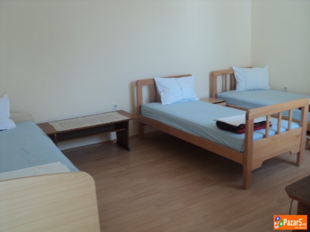 Izdavam Sobi Vo Ohrid Centar Kaj Komercijalna Bank