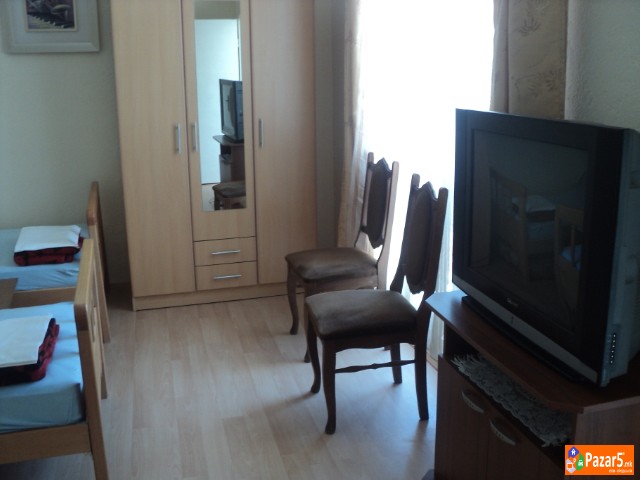 Izdavam Sobi Vo Ohrid Centar Kaj Komercijalna Bank