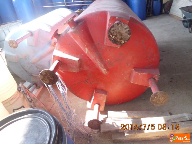 Prodavam Poliesterski Rezervoari