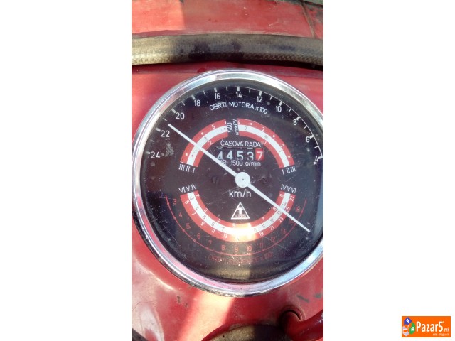 Prodavam Traktor Imt 533