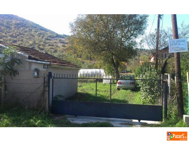 Плац со куќа