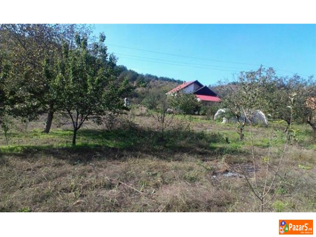 Плац со куќа