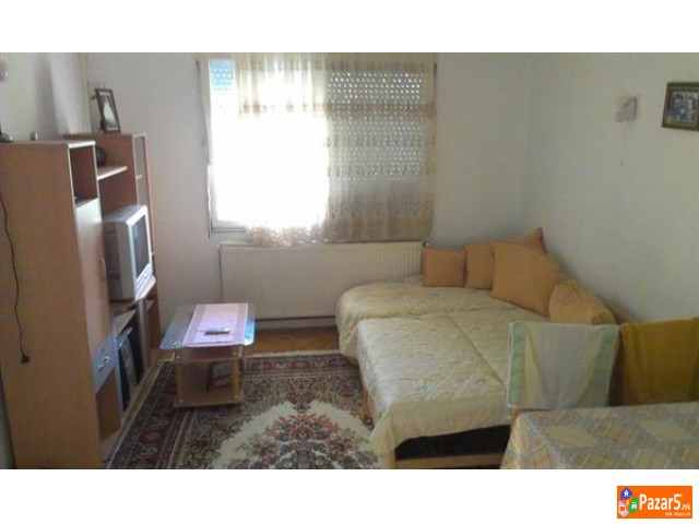 Плац со куќа