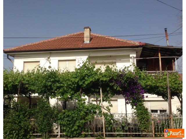 Куќа на одлична локација во Ресен