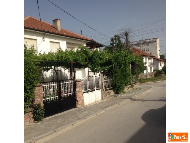 Куќа на одлична локација во Ресен