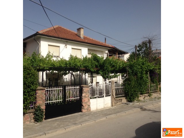 Куќа на одлична локација во Ресен