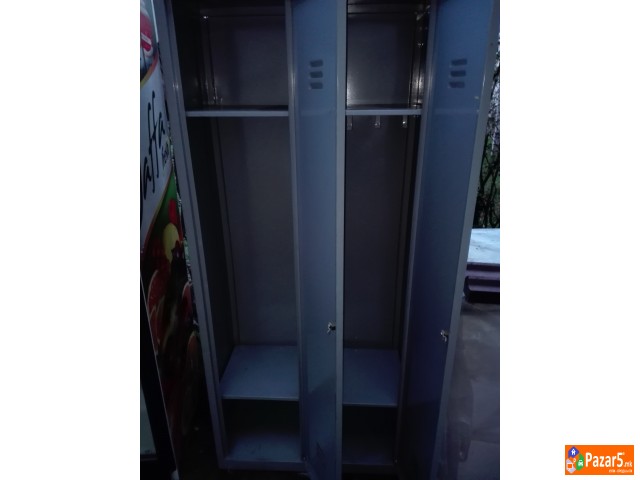 Метален плакар