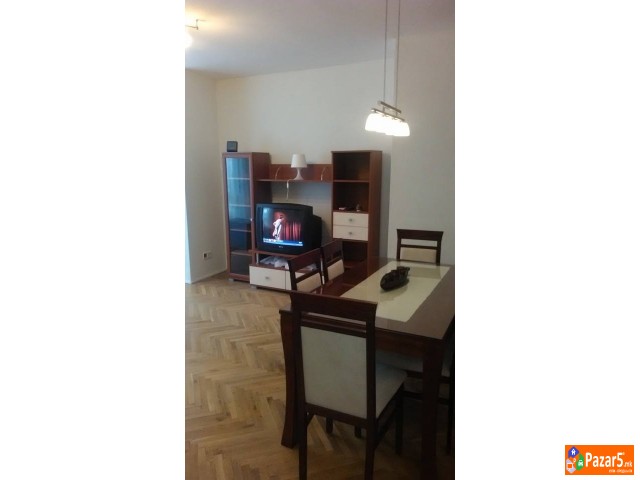 Se Izdava Komplet Namesten Stan Vo Centar