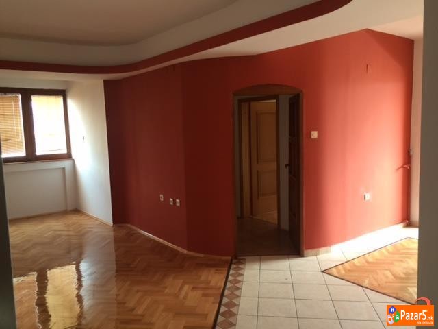 Se Prodava Preubav 3soben Komplet Renoviran Stan V