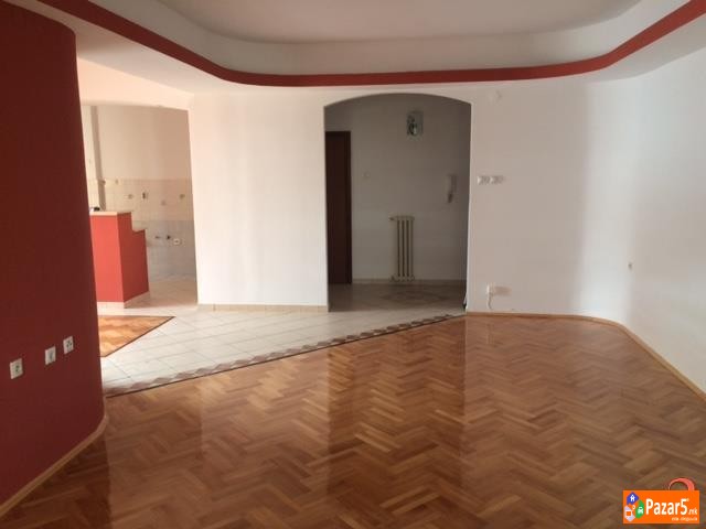 Se Prodava Preubav 3soben Komplet Renoviran Stan V