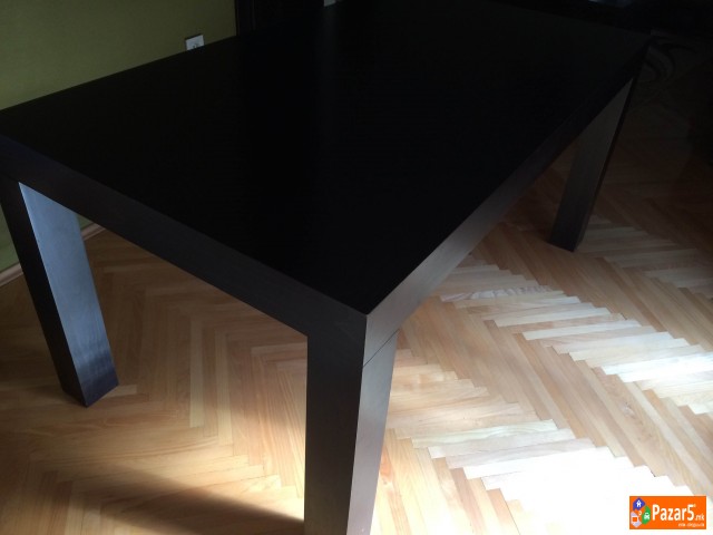 Продавам дрвена трпезариска маса