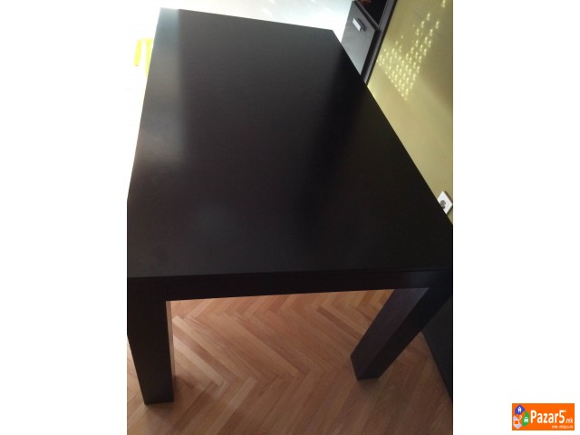 Продавам дрвена трпезариска маса