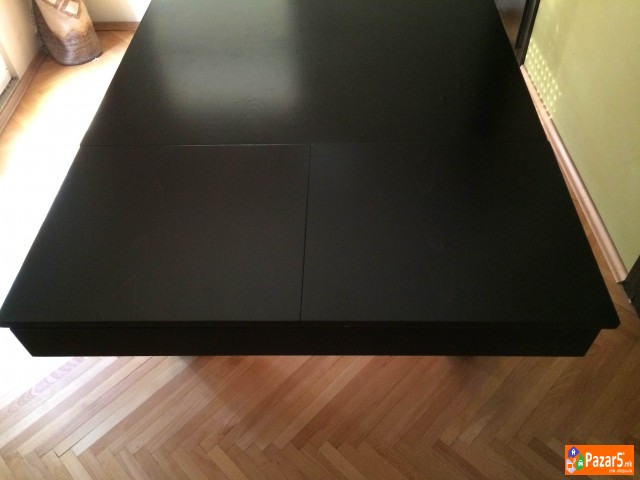 Продавам дрвена трпезариска маса