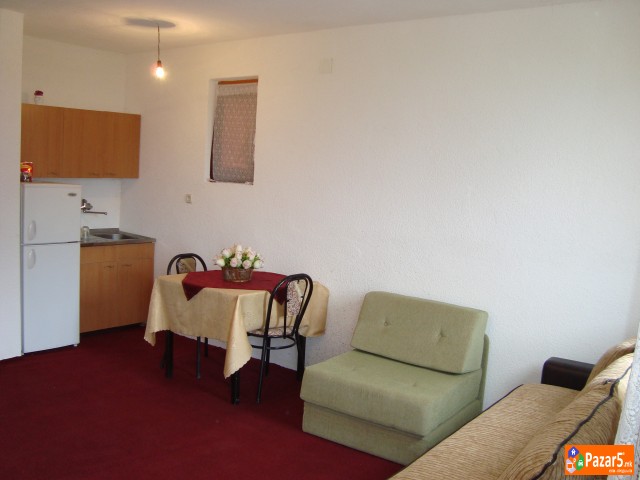 Апартмани Танески Коњско