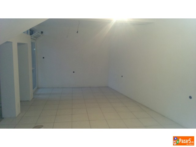 Se Izdava Deloven Prostor Od 80m2 + 18 M2