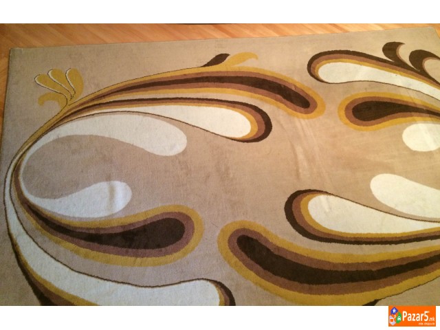 Продавам добро сочувани килими