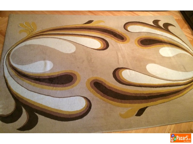 Продавам добро сочувани килими