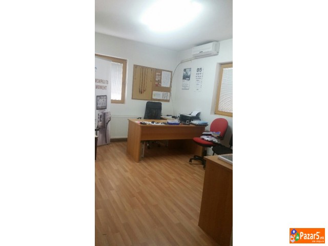 Izdavam Deloven Prostor 77m2 