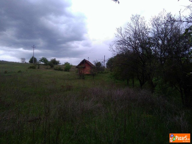 Se Prodava Objekt So Zemjiste