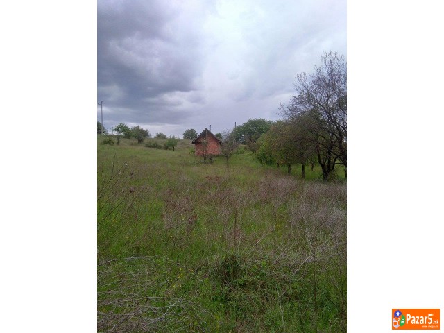 Se Prodava Objekt So Zemjiste