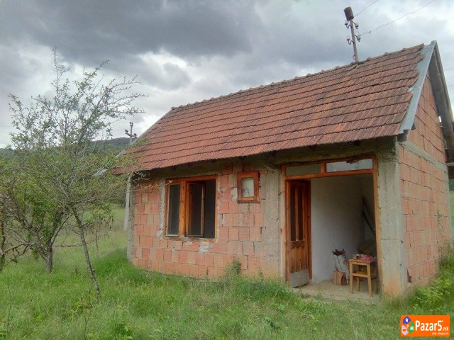 Se Prodava Objekt So Zemjiste