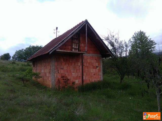 Se Prodava Objekt So Zemjiste