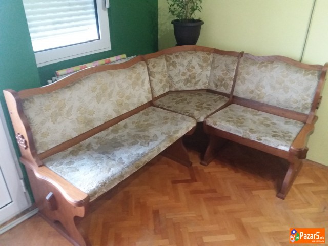 Дрвена клупа