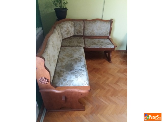 Дрвена клупа