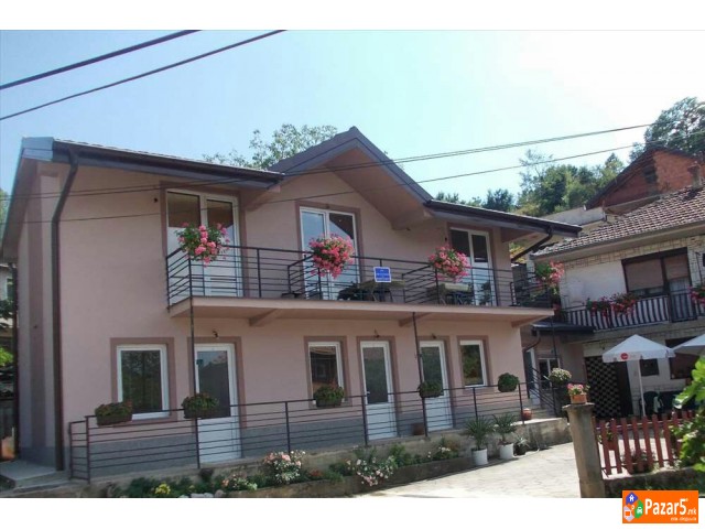 Se Izdavaat Sobi Vo Naselba Raca