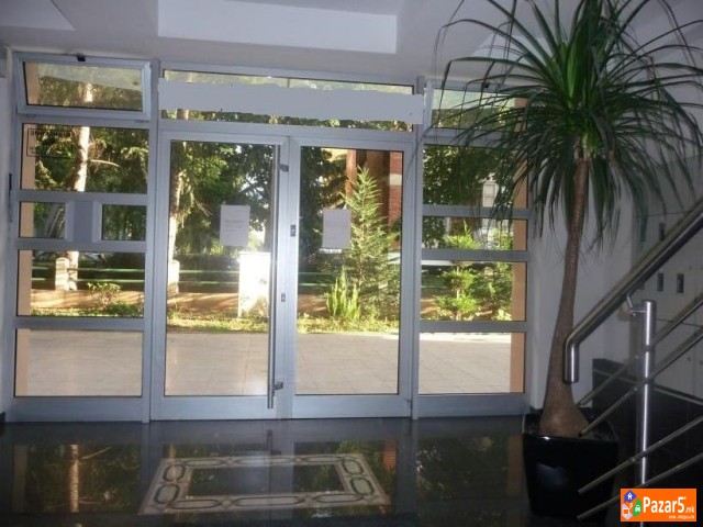 Izdavam Deloven Prostor.ploŠtad Sloboboda	