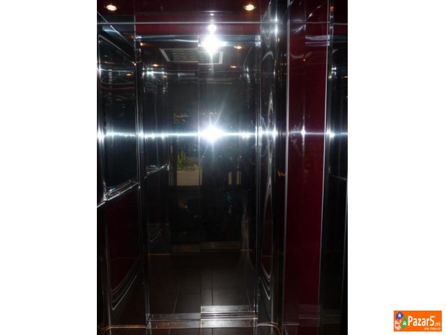 Izdavam Deloven Prostor.ploŠtad Sloboboda	