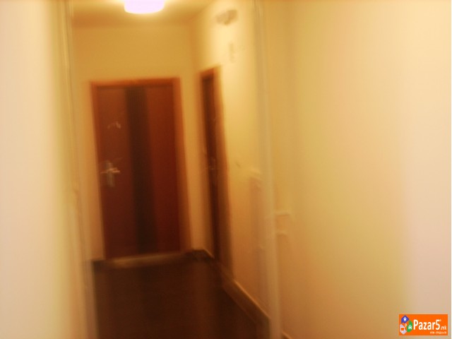 Izdavam Deloven Prostor.ploŠtad Sloboboda	