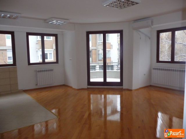 Izdavam Deloven Prostor.ploŠtad Sloboboda	