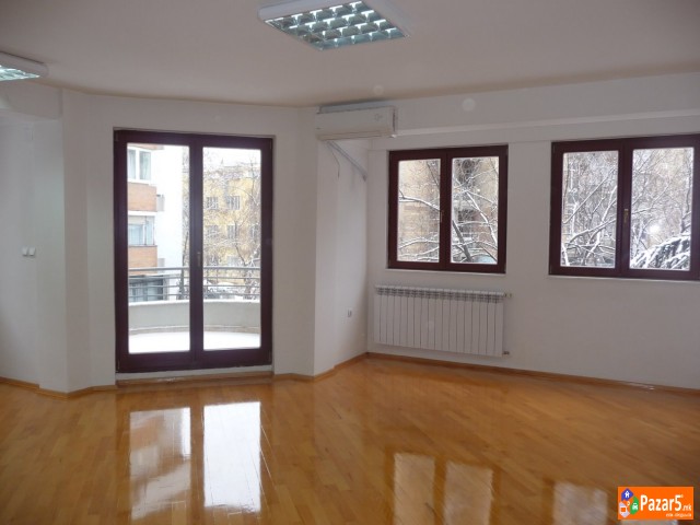 Izdavam Deloven Prostor.ploŠtad Sloboboda	