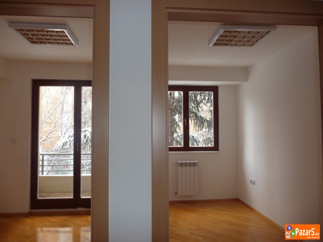 Izdavam Deloven Prostor.ploŠtad Sloboboda	