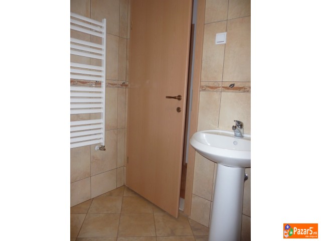 Izdavam Deloven Prostor.ploŠtad Sloboboda	