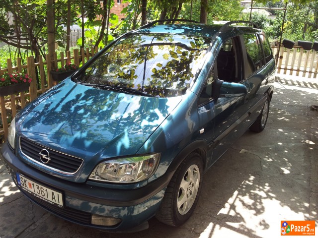 Prodavam Opel Zafira 2001 Godina