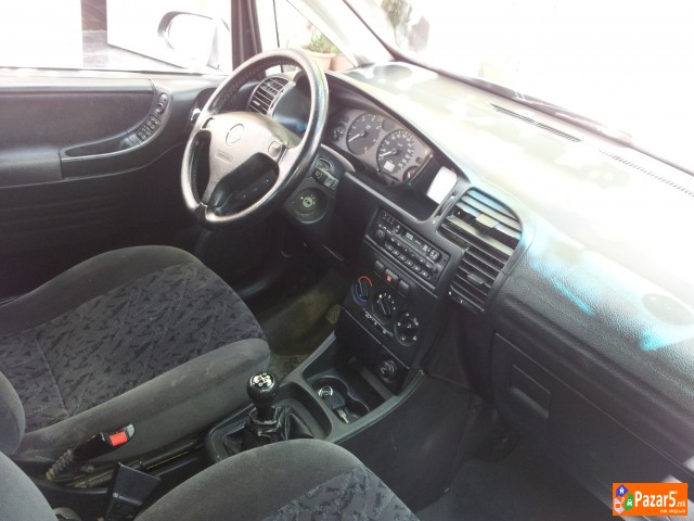 Prodavam Opel Zafira 2001 Godina