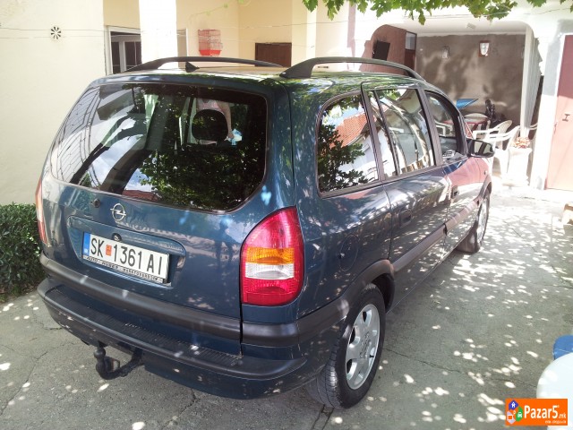 Prodavam Opel Zafira 2001 Godina