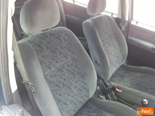 Prodavam Opel Zafira 2001 Godina