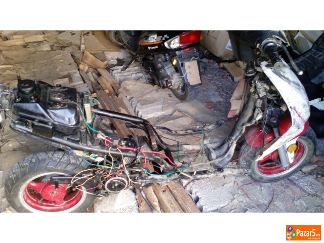Prodavam Skuter Cel Ili Na Delovi... Hitnoo